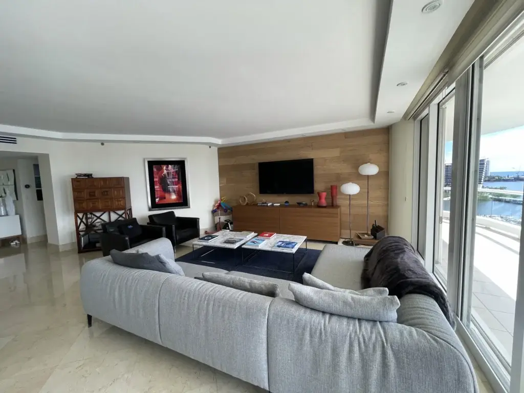 Sala / Living room · Unidad 1401, 7000 Island Blvd, Aventura FL