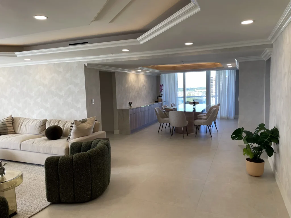 Sala y comedor / Living and dining area · Unidad 1502, 7000 Island Blvd, Aventura FL
