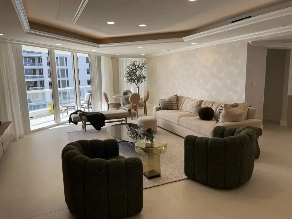 Sala con vista / Living room with view · Unidad 1502, 7000 Island Blvd, Aventura FL