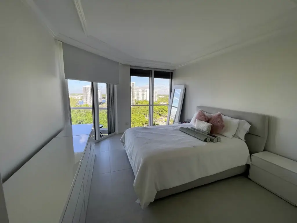 Habitación principal / Primary bedroom · Unidad 1502, 7000 Island Blvd, Aventura FL