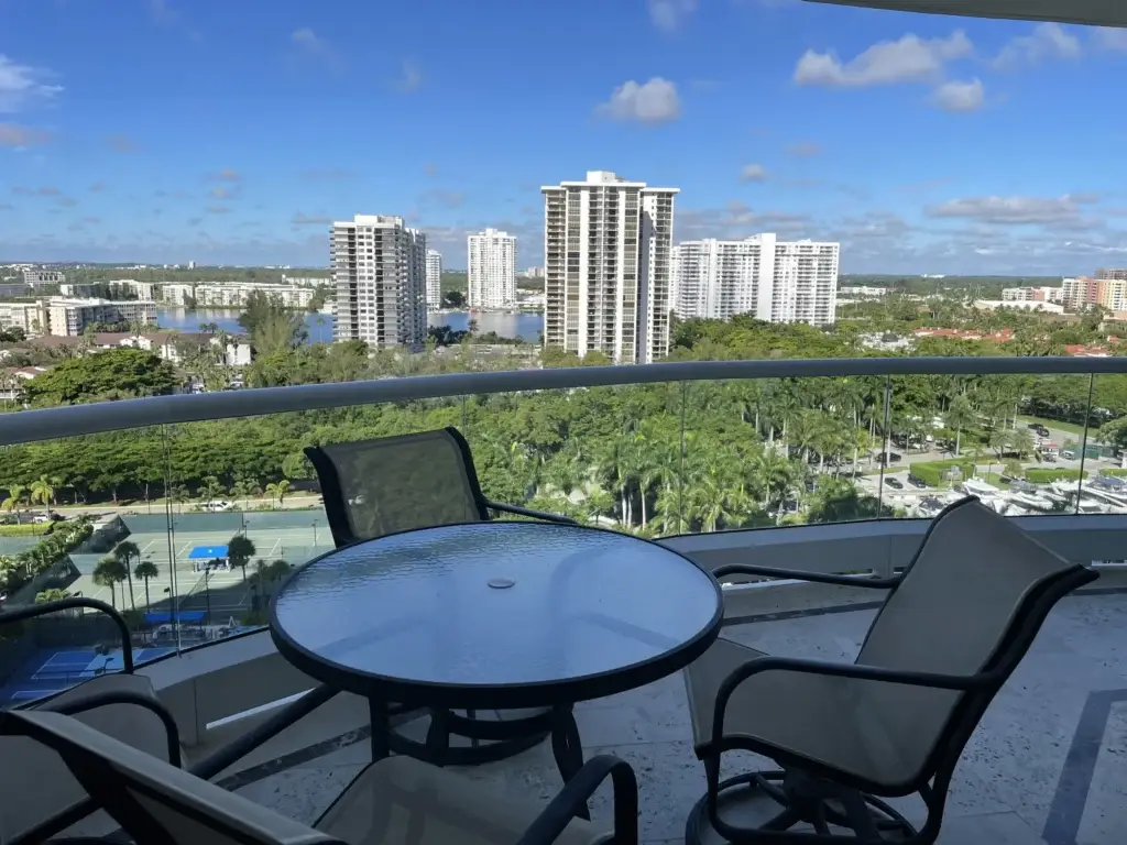 Terraza / Terrace · Unidad 1502, 7000 Island Blvd, Aventura FL