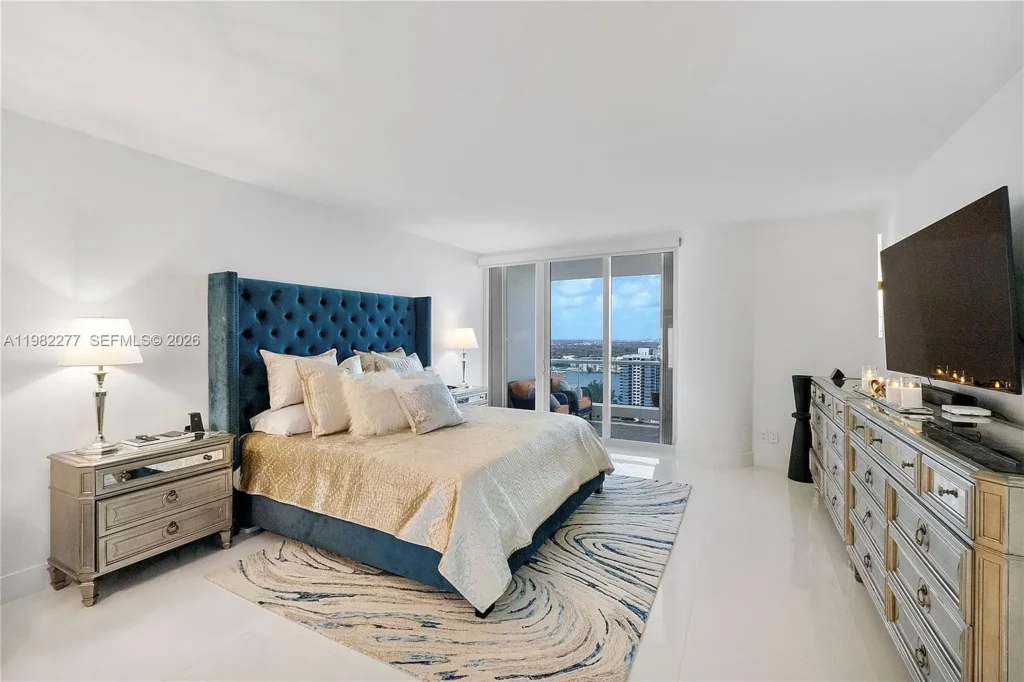 Habitación principal / Primary bedroom · Unidad 2609, 7000 Island Blvd, Aventura FL