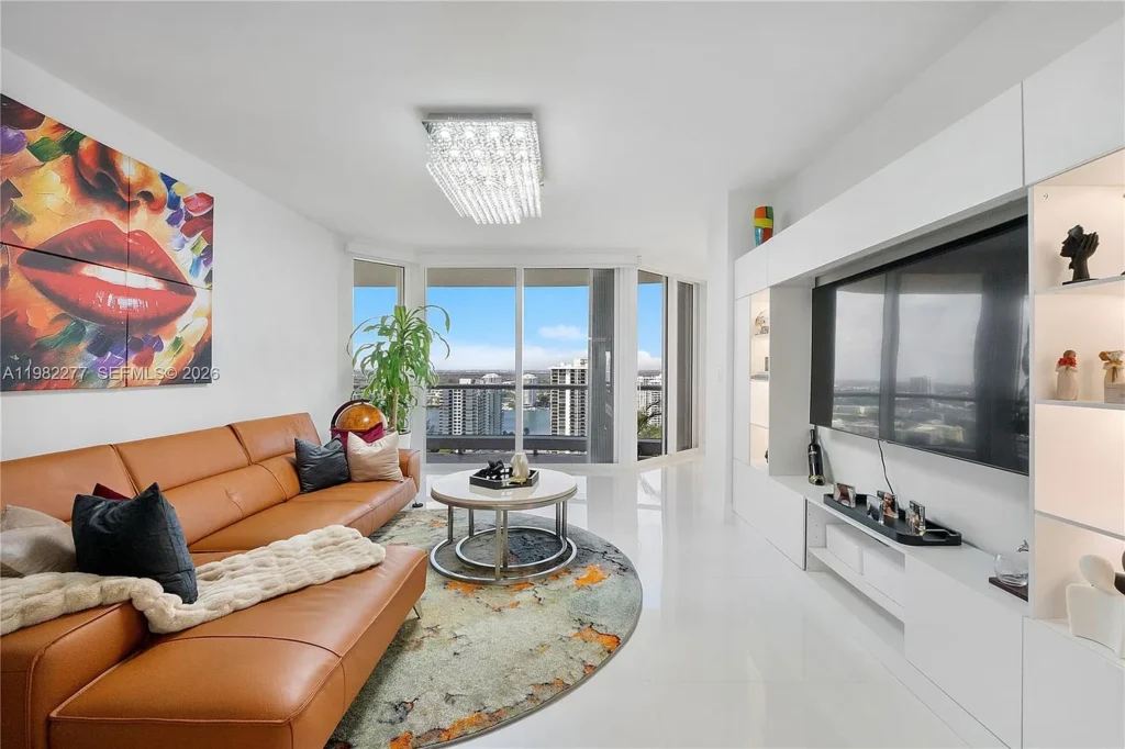 Sala de estar / Family room · Unidad 2609, 7000 Island Blvd, Aventura FL