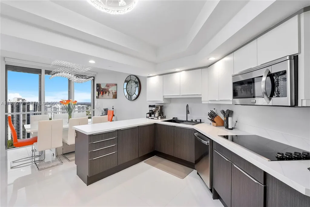 Cocina / Kitchen · Unidad 2609, 7000 Island Blvd, Aventura FL