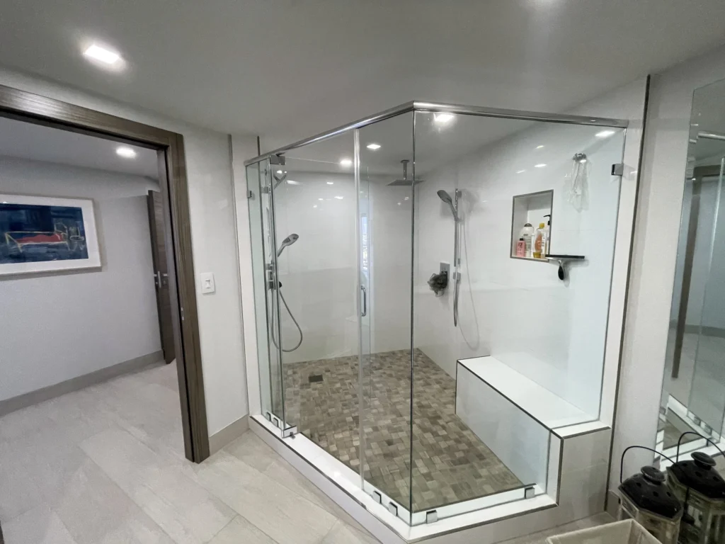 Ducha del baño principal / Primary bathroom shower · Unidad 701, 7000 Island Blvd, Aventura FL